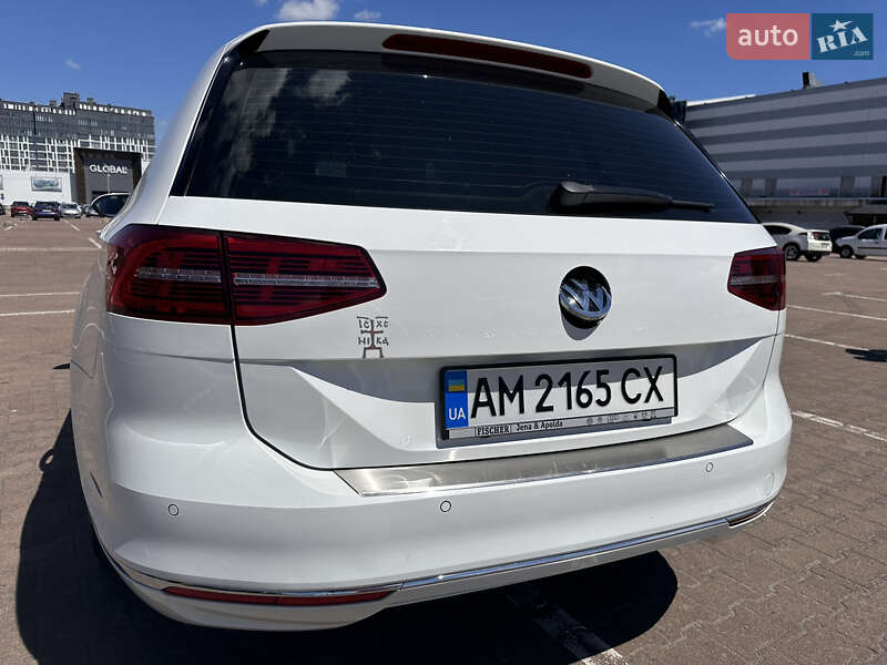 Універсал Volkswagen Passat 2017 в Житомирі
