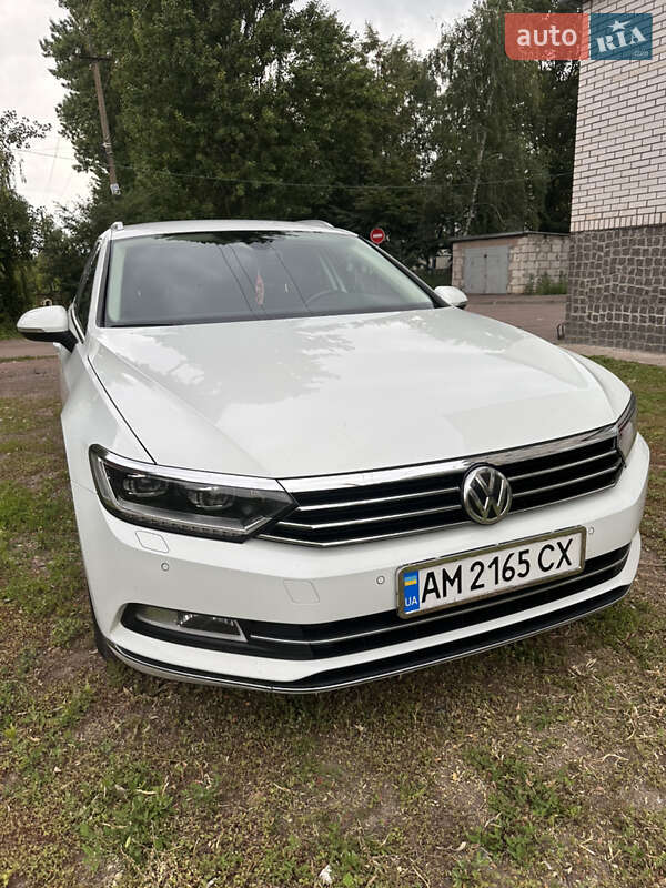 Універсал Volkswagen Passat 2017 в Житомирі