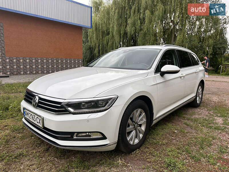 Універсал Volkswagen Passat 2017 в Житомирі
