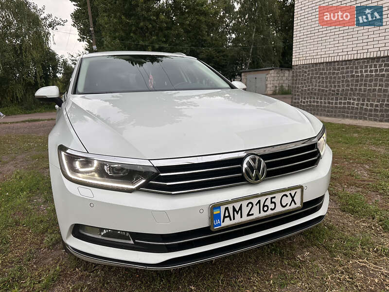 Універсал Volkswagen Passat 2017 в Житомирі