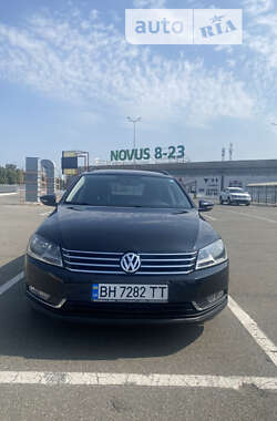 Универсал Volkswagen Passat 2010 в Киеве