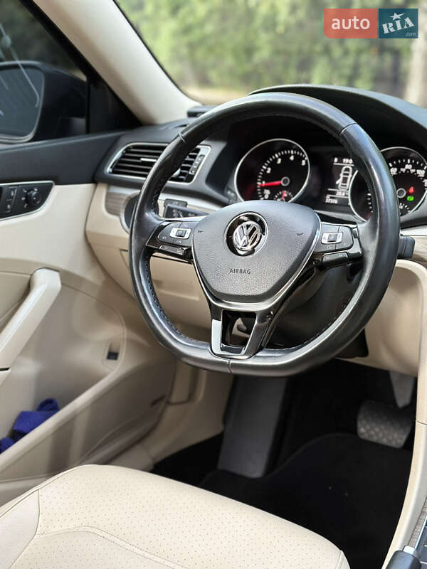 Седан Volkswagen Passat 2017 в Харькове