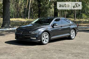 Седан Volkswagen Passat 2021 в Киеве