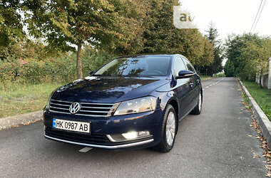 Седан Volkswagen Passat 2012 в Ровно