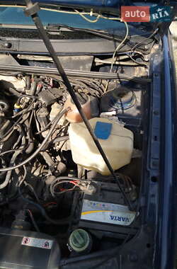 Универсал Volkswagen Passat 1994 в 