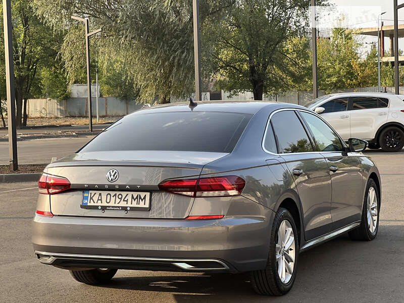 Седан Volkswagen Passat 2020 в Днепре