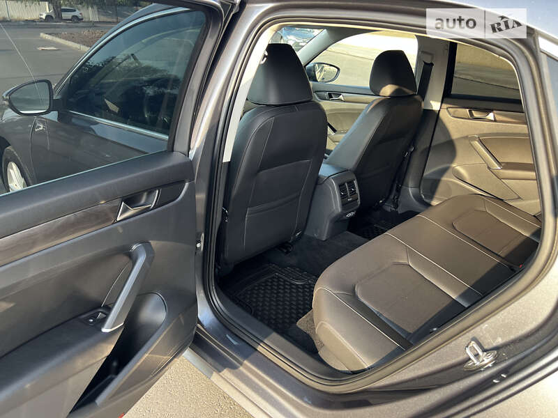 Седан Volkswagen Passat 2020 в Днепре