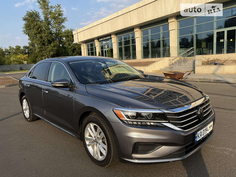 Седан Volkswagen Passat 2020 в Днепре