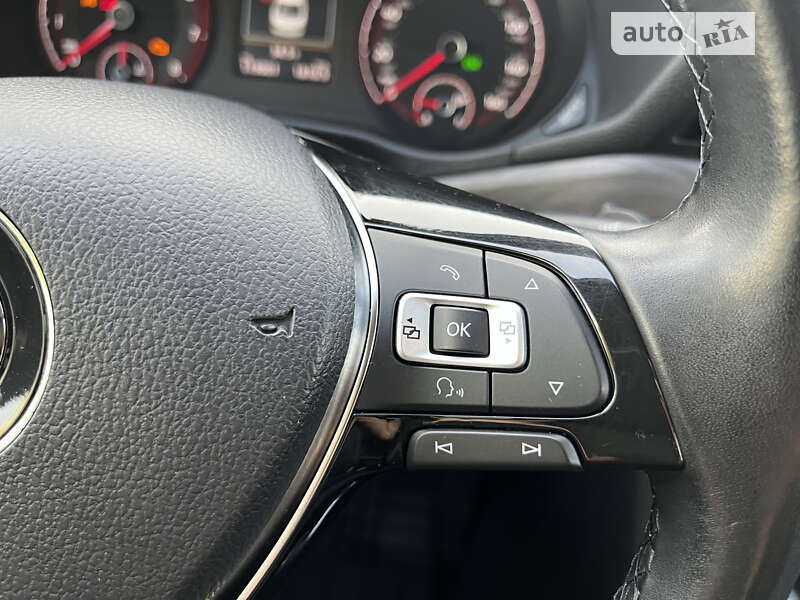 Седан Volkswagen Passat 2020 в Днепре