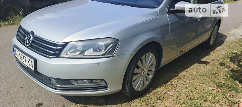 Універсал Volkswagen Passat 2012 в Львові