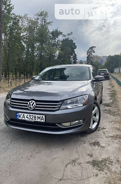 Седан Volkswagen Passat 2012 в Києві