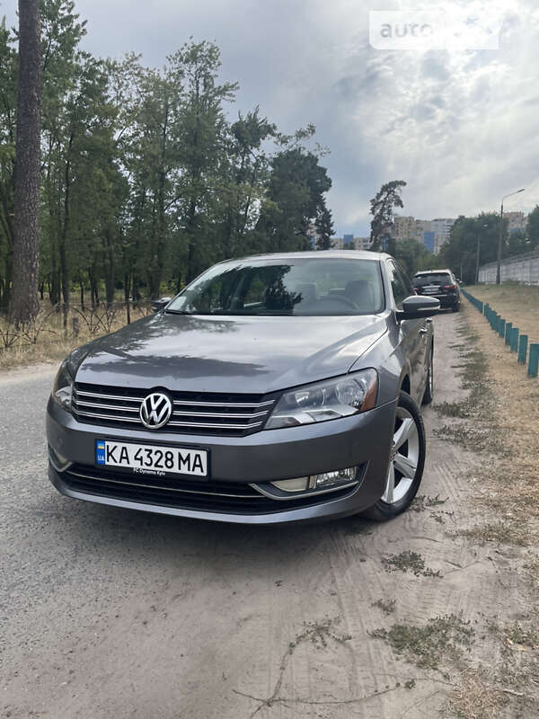 Седан Volkswagen Passat 2012 в Киеве