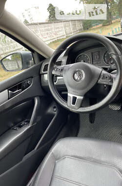 Седан Volkswagen Passat 2012 в Киеве