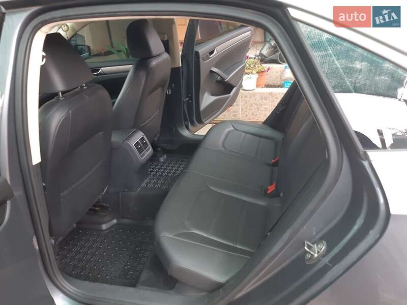 Седан Volkswagen Passat 2013 в Кривом Роге