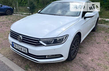 Седан Volkswagen Passat 2015 в Киеве