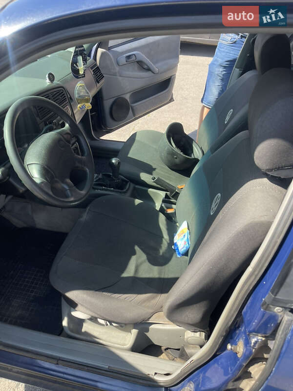 Седан Volkswagen Passat 1996 в Харькове