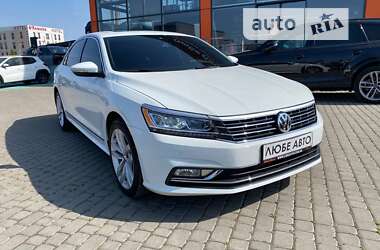 Седан Volkswagen Passat 2018 в Львові