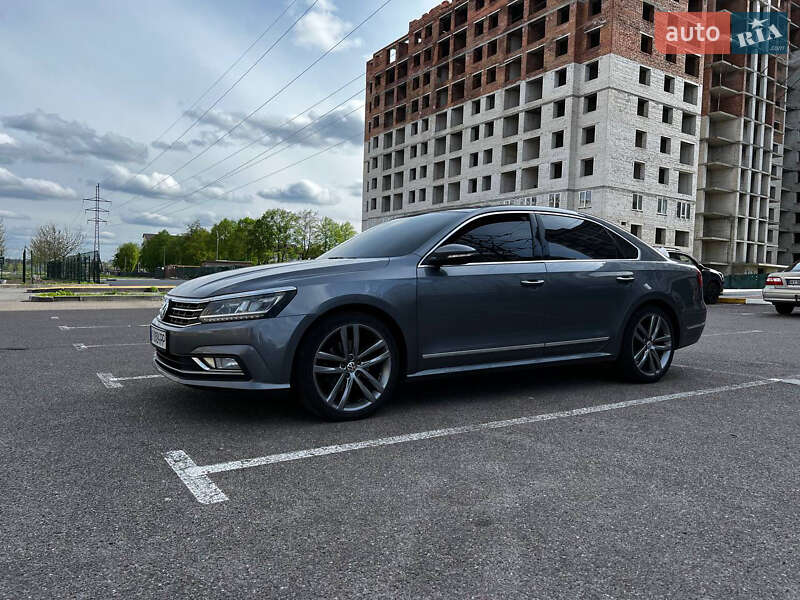 Седан Volkswagen Passat 2015 в Буче