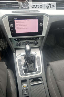 Универсал Volkswagen Passat 2017 в Волочиске