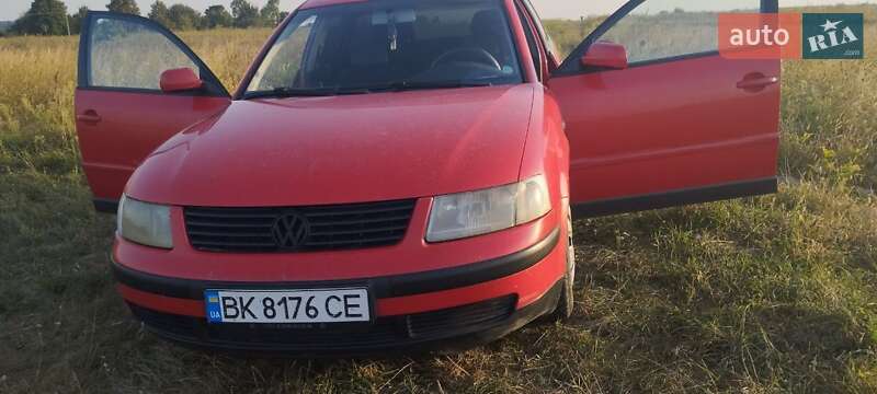 Универсал Volkswagen Passat 2000 в Костополе