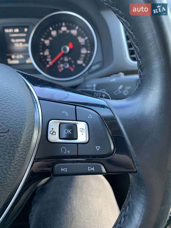 Седан Volkswagen Passat 2016 в Днепре