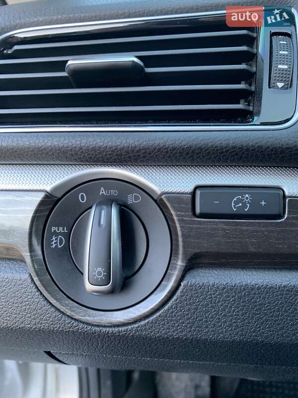 Седан Volkswagen Passat 2016 в Днепре