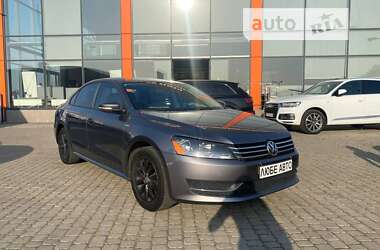 Седан Volkswagen Passat 2014 в Львове