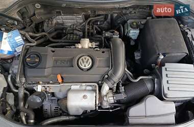 Универсал Volkswagen Passat 2009 в Киеве