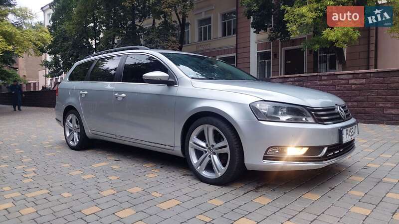 Універсал Volkswagen Passat 2013 в Одесі