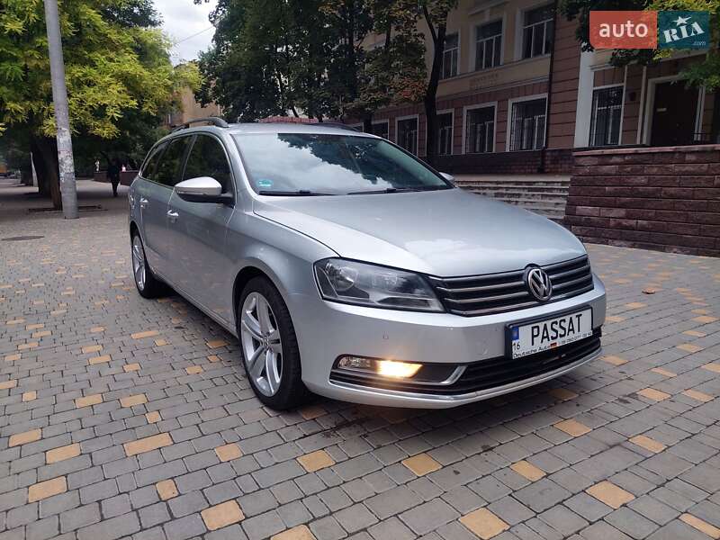 Універсал Volkswagen Passat 2013 в Одесі