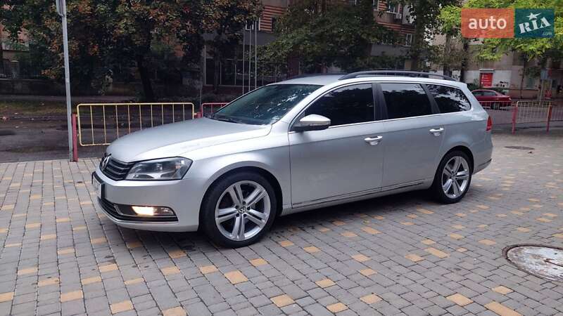 Універсал Volkswagen Passat 2013 в Одесі