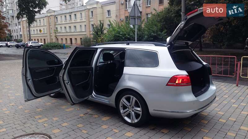 Універсал Volkswagen Passat 2013 в Одесі