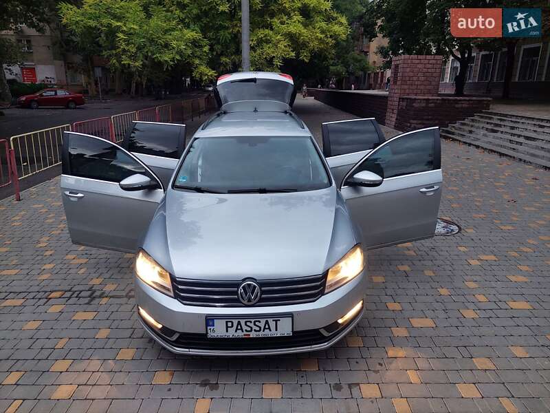 Універсал Volkswagen Passat 2013 в Одесі