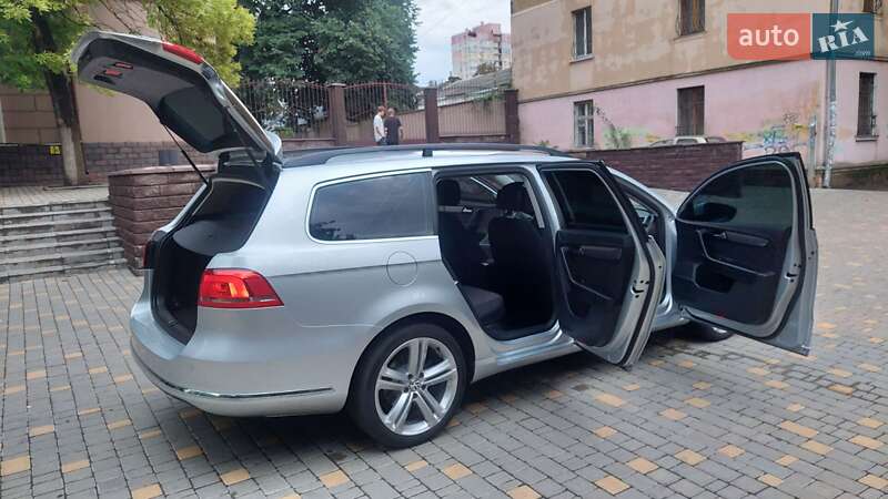 Універсал Volkswagen Passat 2013 в Одесі