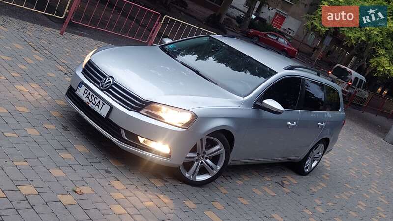 Універсал Volkswagen Passat 2013 в Одесі