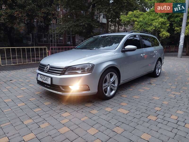 Універсал Volkswagen Passat 2013 в Одесі