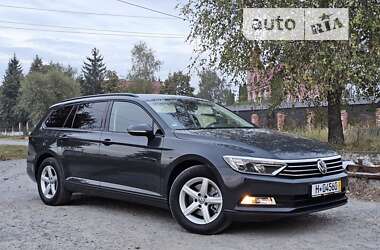 Універсал Volkswagen Passat 2018 в Шепетівці