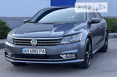 Седан Volkswagen Passat 2017 в Днепре