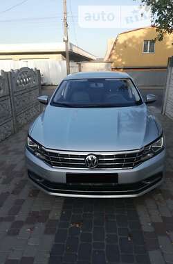 Седан Volkswagen Passat 2016 в Рівному