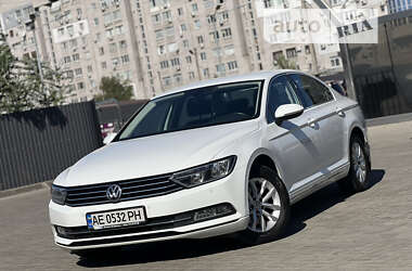 Седан Volkswagen Passat 2015 в Днепре