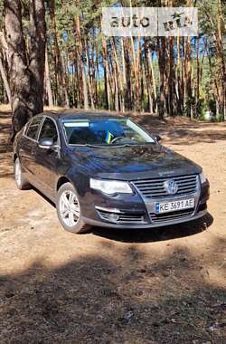 Седан Volkswagen Passat 2006 в Новомосковске