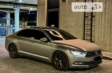 Седан Volkswagen Passat 2016 в Ужгороде