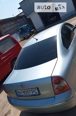 Седан Volkswagen Passat 2002 в Одессе