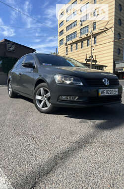 Седан Volkswagen Passat 2012 в Днепре