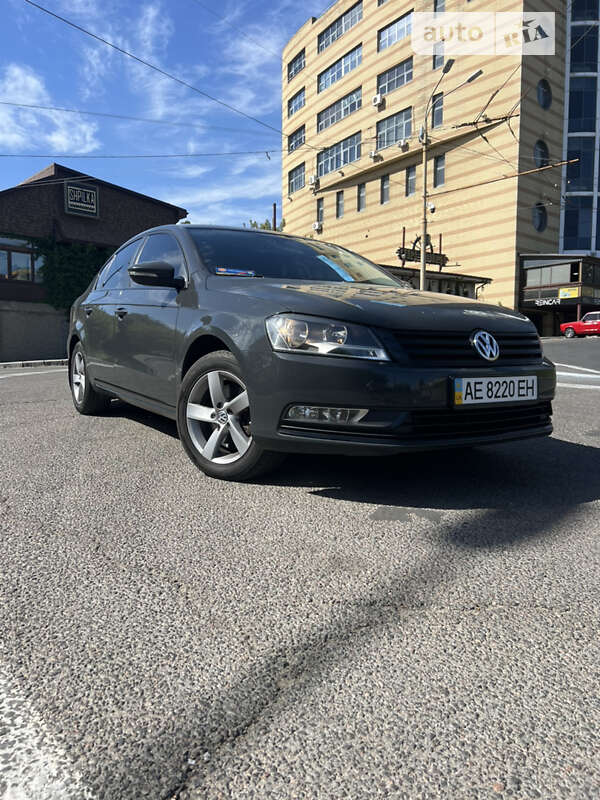 Седан Volkswagen Passat 2012 в Дніпрі