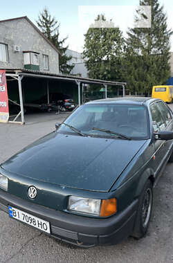 Седан Volkswagen Passat 1990 в Полтаві