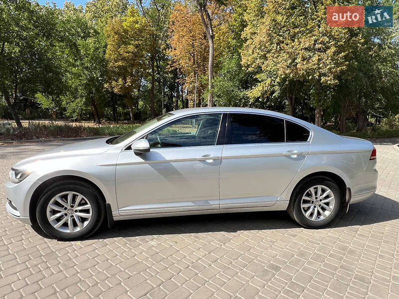 Седан Volkswagen Passat 2018 в Кривом Роге