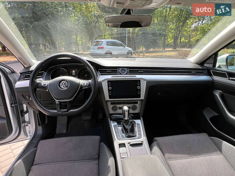 Седан Volkswagen Passat 2018 в Кривом Роге