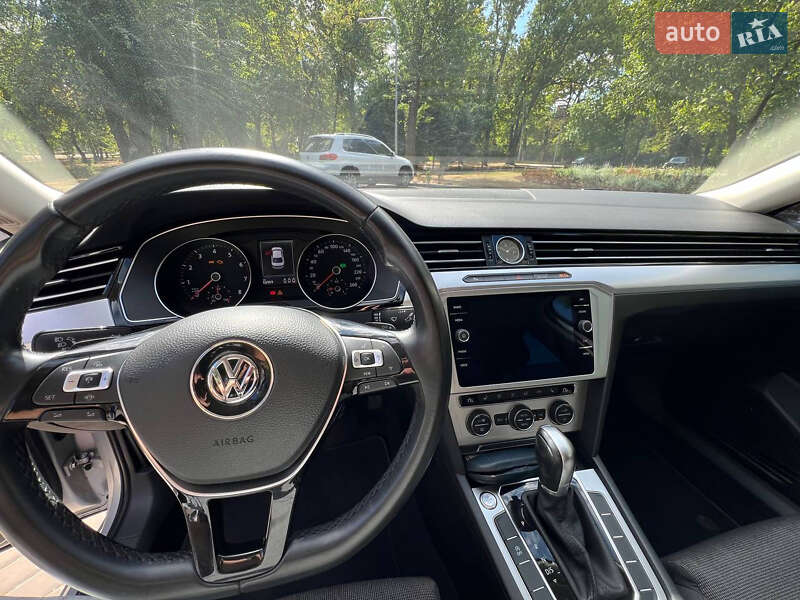 Седан Volkswagen Passat 2018 в Кривом Роге