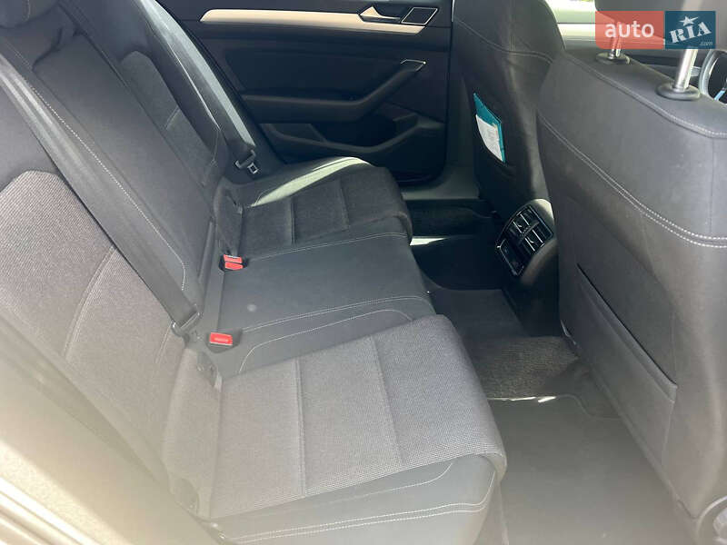 Седан Volkswagen Passat 2018 в Кривом Роге